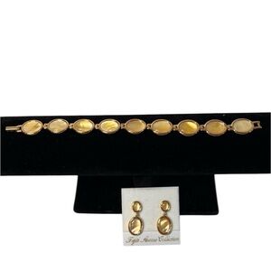 New FIFTH AVENUE COLLECTION bracelet & earrings. Mother of Pearl. Town & Country
